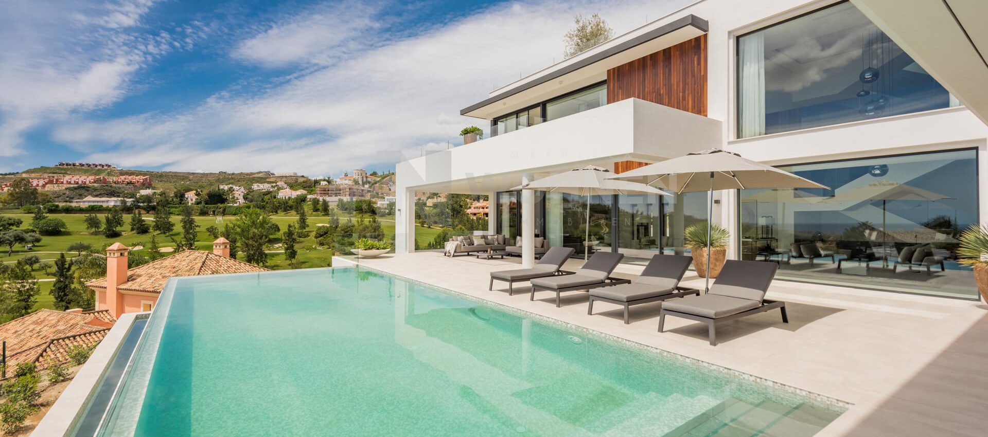 Luxurious villa with breath-taking panoramic views
