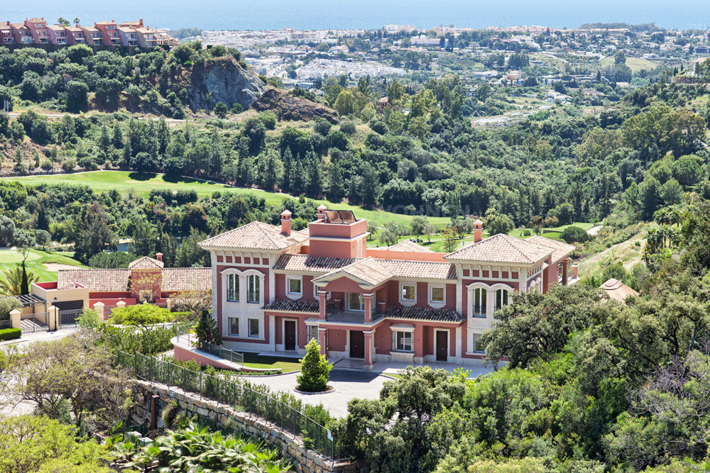 Spektakuläre, geräumige 9-Schlafzimmer-Villa mit Panoramablick auf die Küste und das Mittelmeer