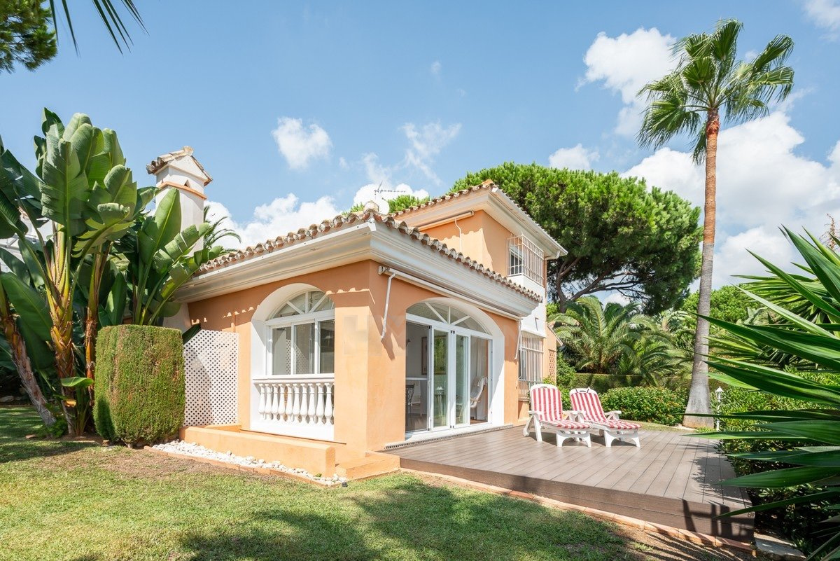 Wunderschöne Villa in einer sehr ruhigen Gegend in Elviria, Marbella Ost