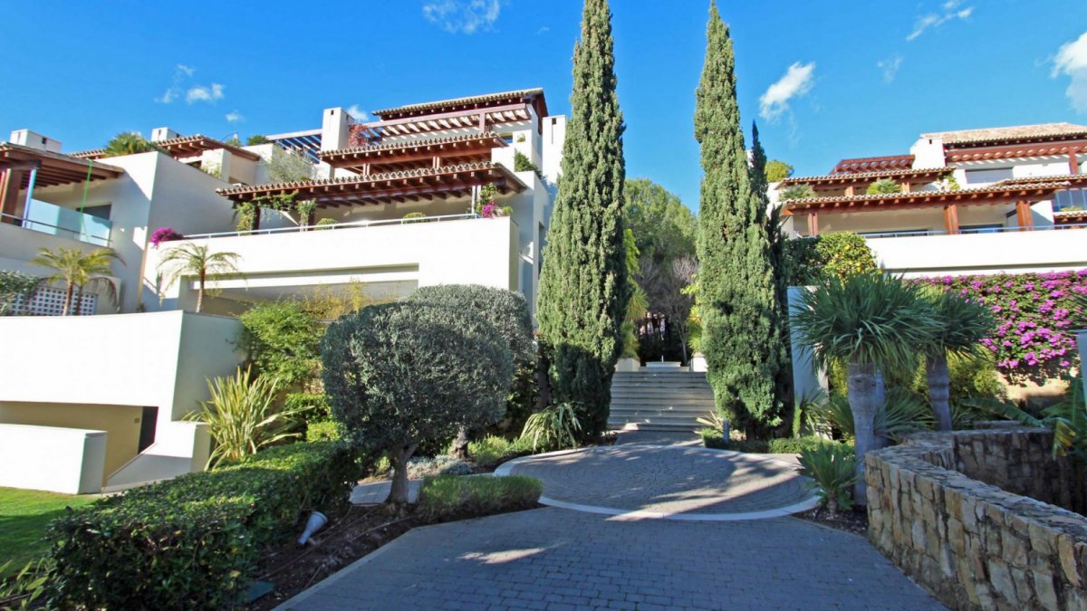 Spacious south-facing garden property in one of Marbella’s most luxurious complexes