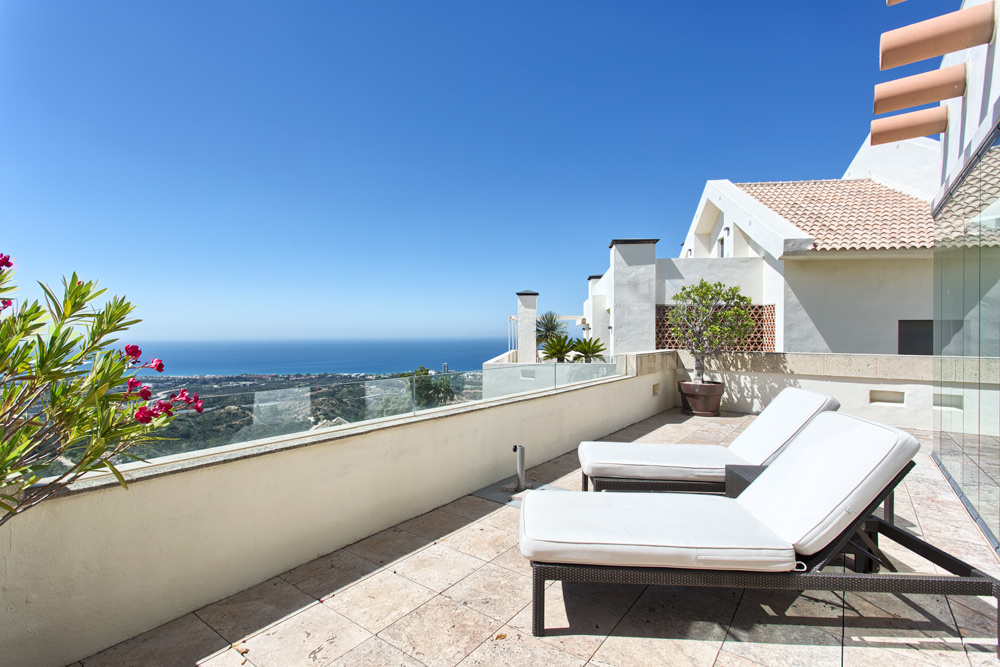Contemporary style quality duplex penthouse with panoramic views to the Coast