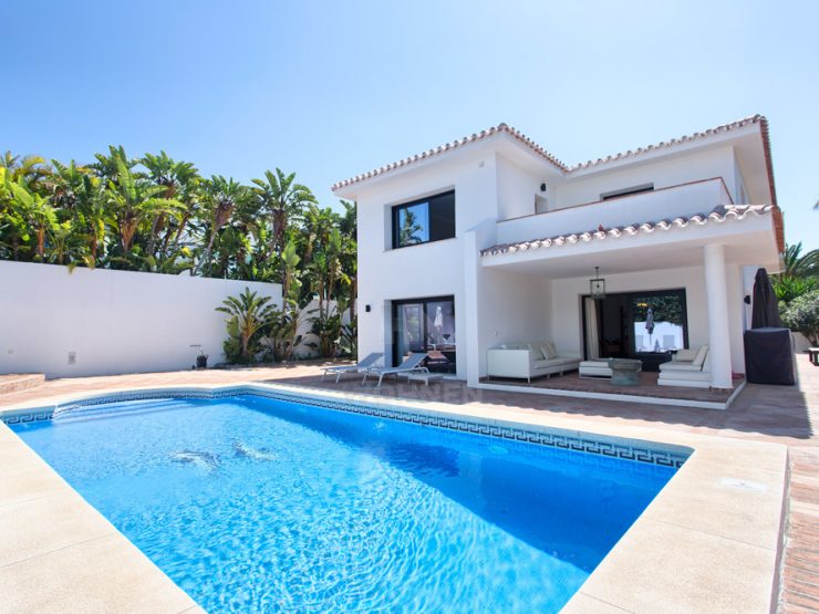 Recently renovated villa walking distance to the beach
