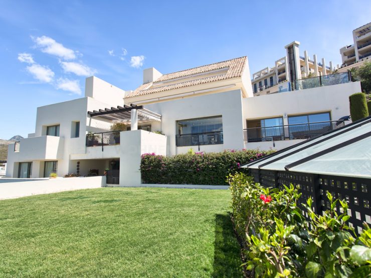 Luxury and spacious apartment in Los Flamingos with see views