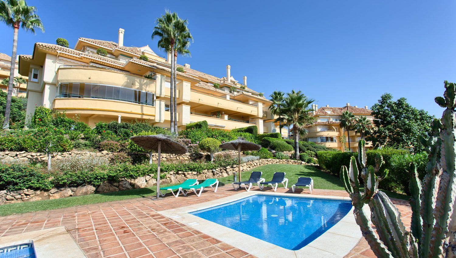 Spacious and bright apartment with beautiful views to the Coast and the Mediterranean
