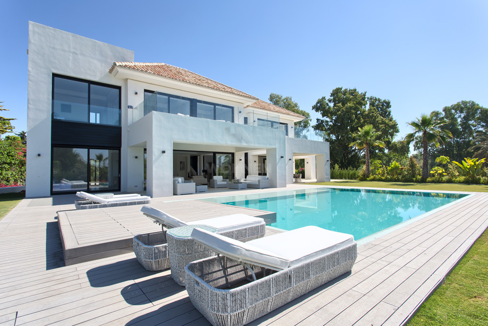 Spacious new built contemporary villa located in a quiet residential area close to the beach