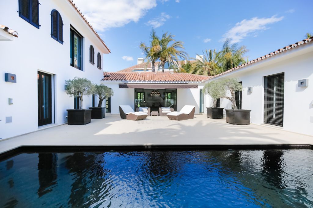Contemporary style renovated quality villa located in Los Monteros Playa