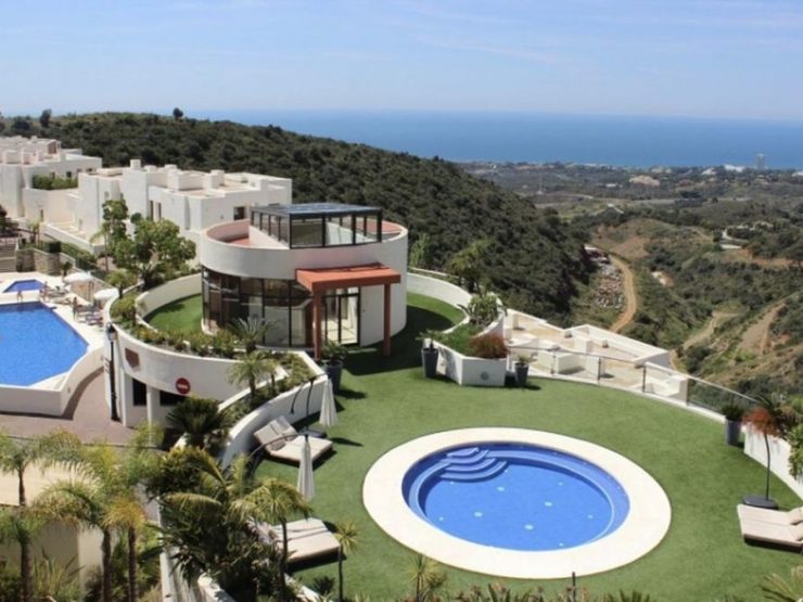 Stunning Penthouse in Altos de Los Monteros with spectacular panoramic views