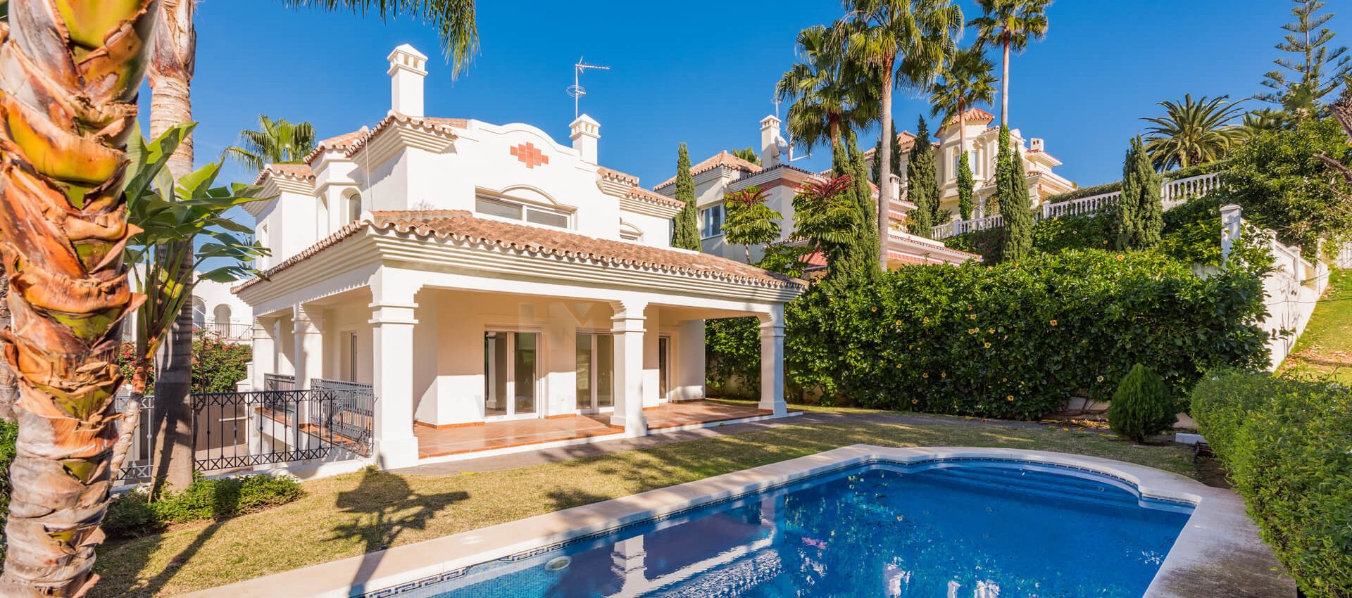 Luxury villa for sale with beautiful views to the Guadalmina Golf Course