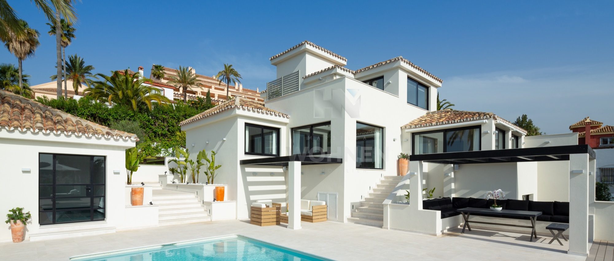 Completely renovated villa in Los Naranjos Hill Club with breathtaking views of the sea