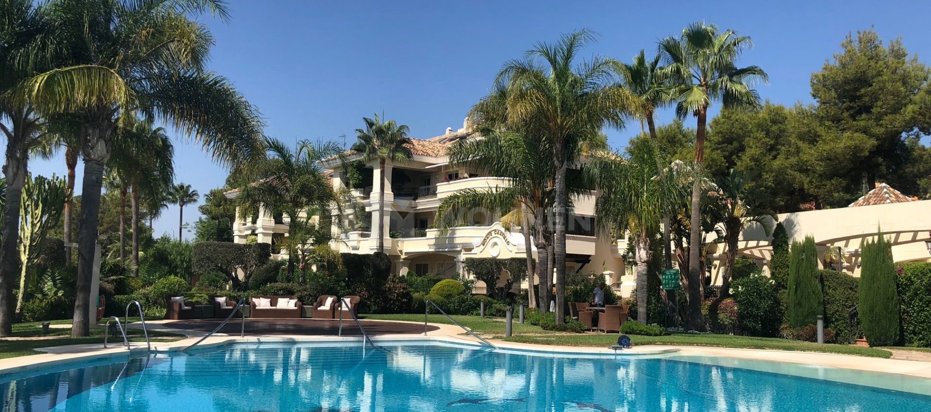 Elegante Wohnung in Altos Reales in Marbella mit Meerblick