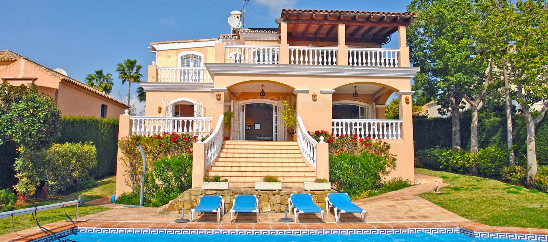 Beautiful Andalusian style property located in a popular golf urbanization west of Marbella