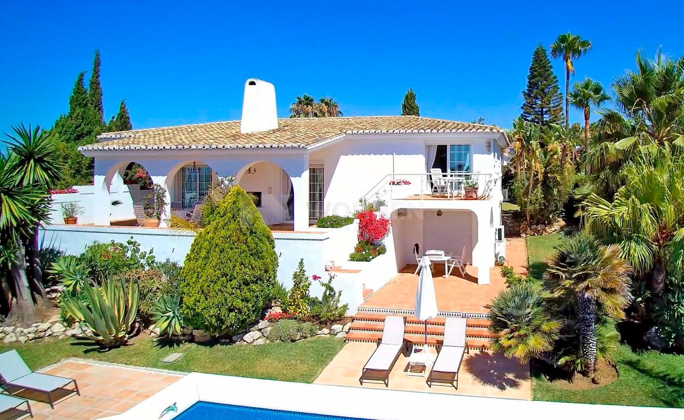 Beautiful Andalusian villa for sale in El Rosario Marbella