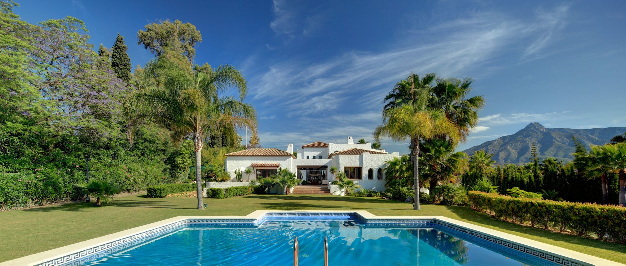 Absolut atemberaubende Villa nur wenige Gehminuten von Puerto Banus entfernt