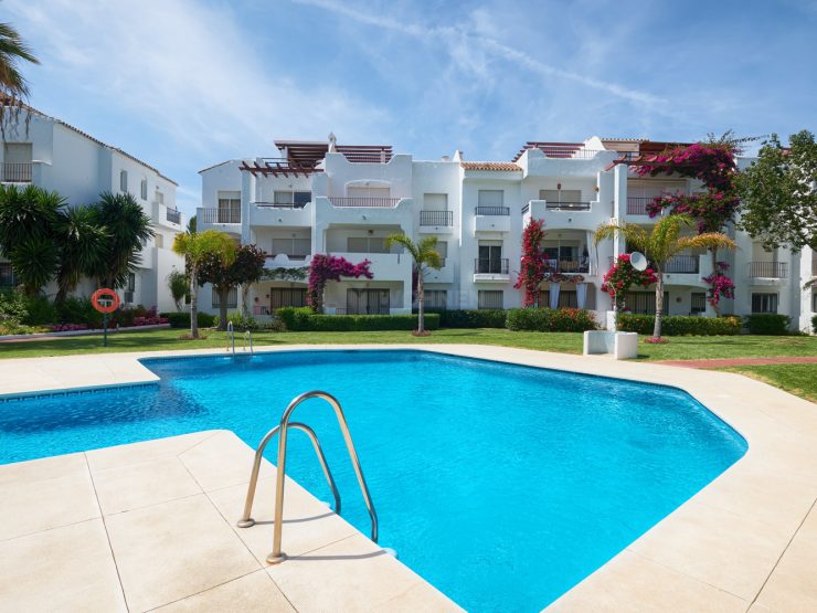Fully redesigned and renovated top floor apartment walking distance to the beach