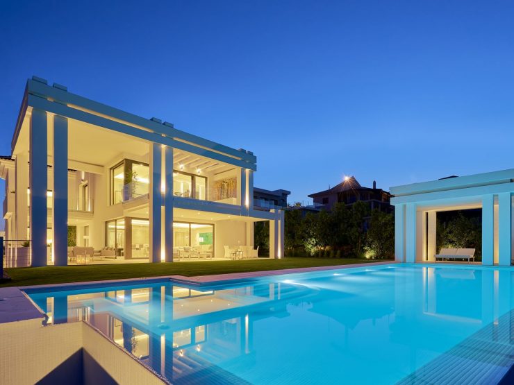 New Contemporary style Villa with open views of the Flamingos Golf course and the hotel Villa Padierna