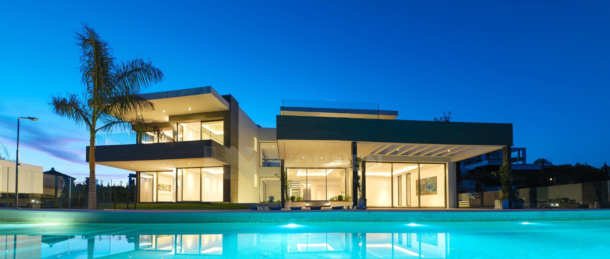 Luxury villa in Los Flamingos first line of Golf and overlooking the Mediterranean Sea