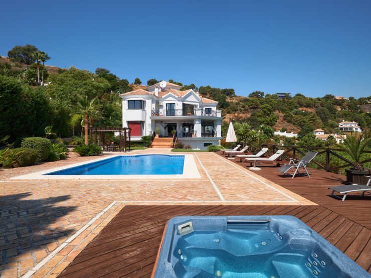 Beautiful villa in Monte Mayor with sea and mountain views