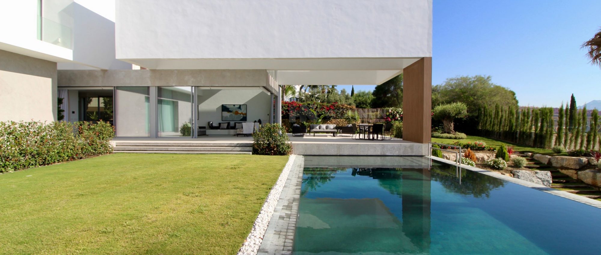 Spektakuläre kürzlich fertiggestellte Villa zum Verkauf in Los Flamingos Golf – Benahavis – Marbella