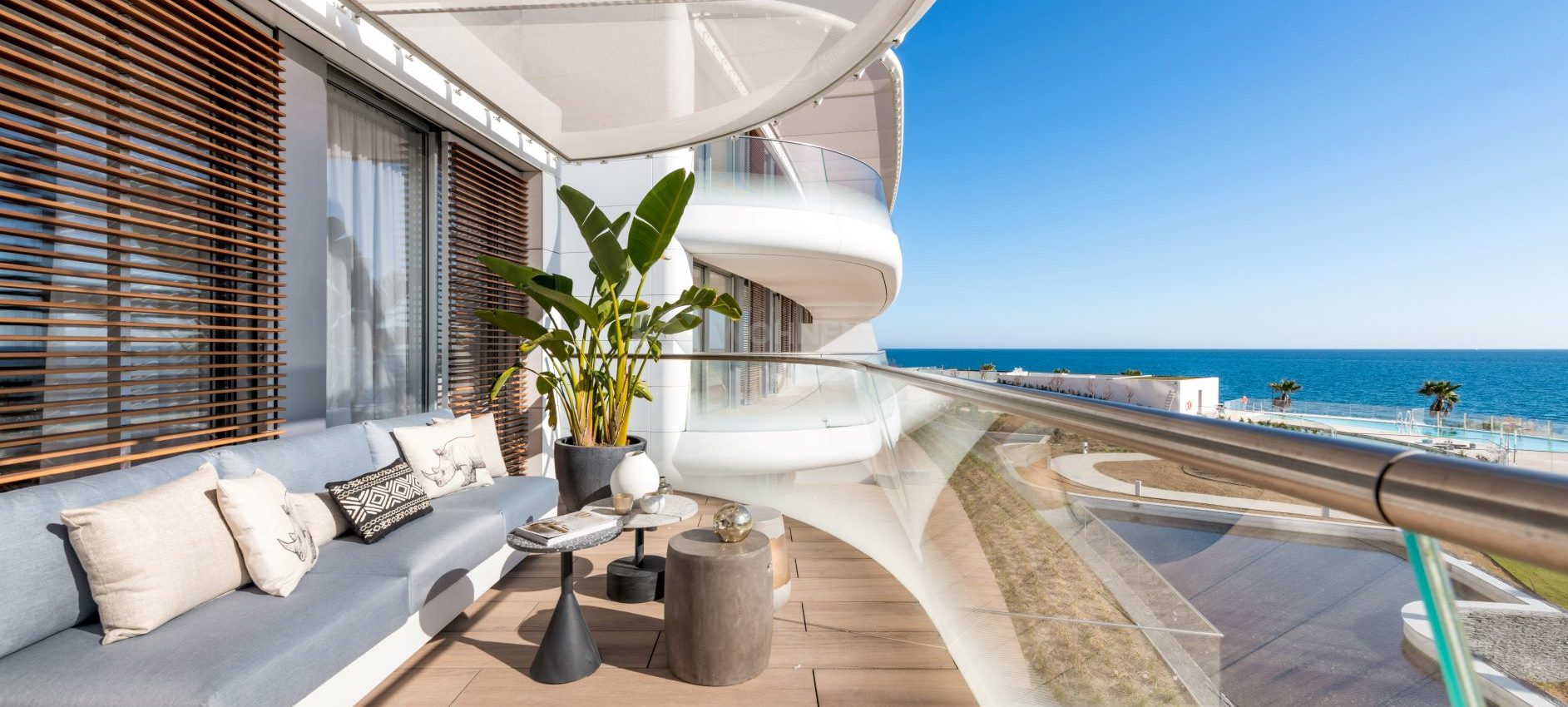 Modern apartment with private access to the beach