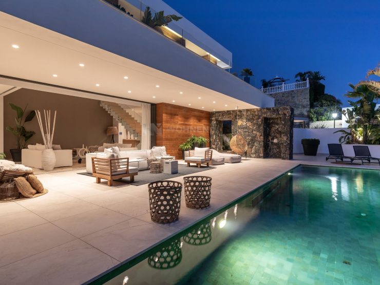 REAL ESTATE – MARBELLA – Property of the Month January 2020 – Modern Villa in the resort La Quinta Golf & Country Club