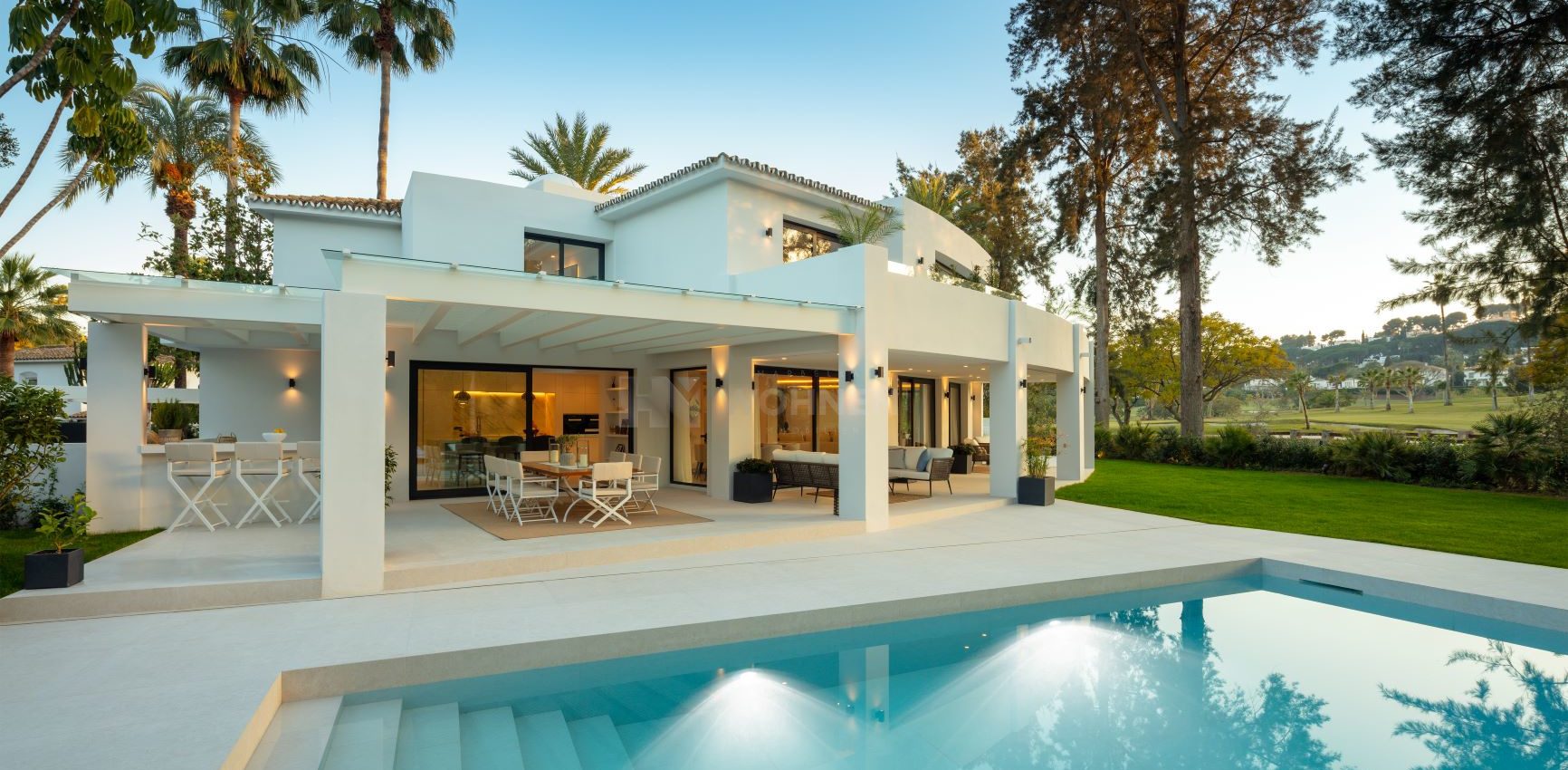 Luxurious living on the golf course modern single-family home – Marbella