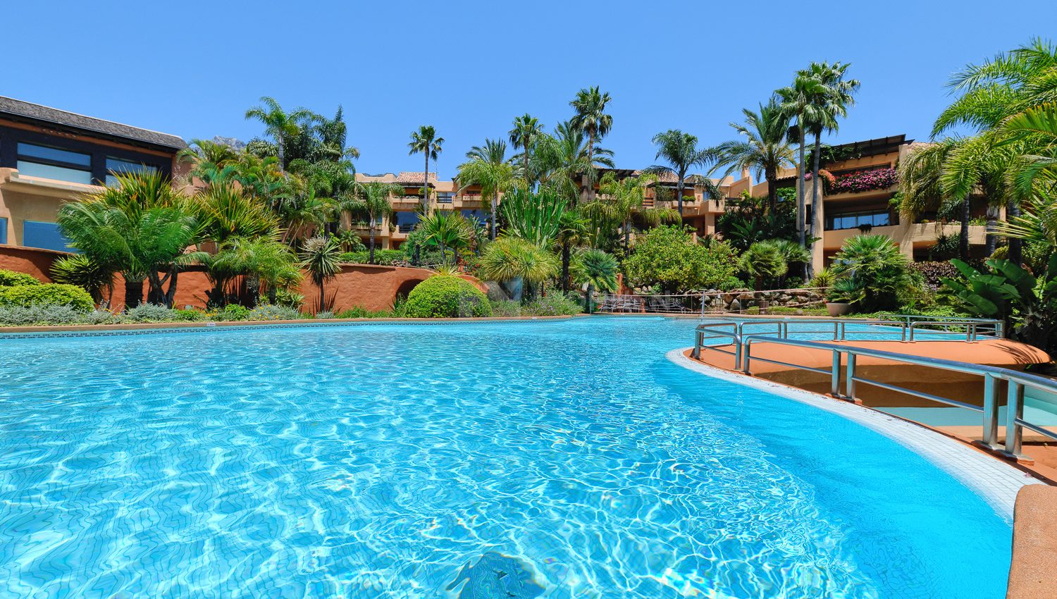 Spacious and bright apartment on the Golden Mile, Marbella