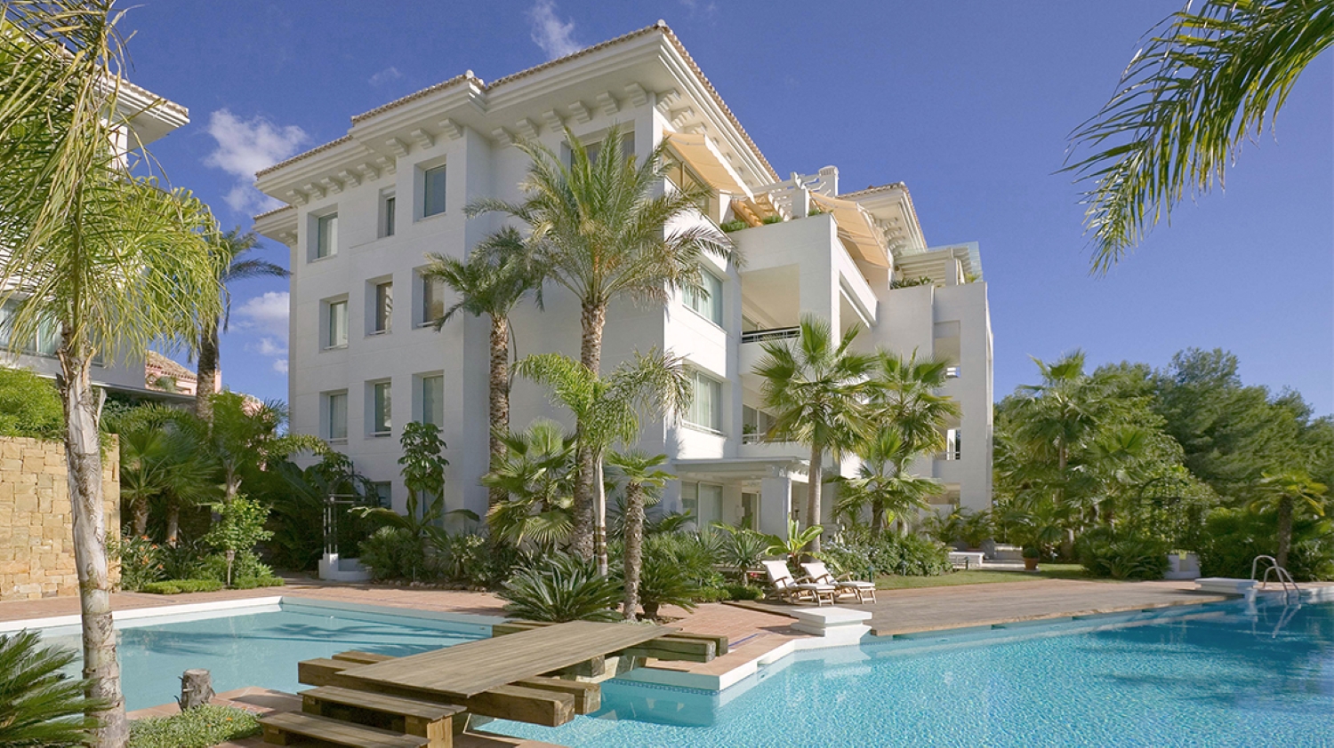 Fantastic south west facing duplex penthouse in Marbella