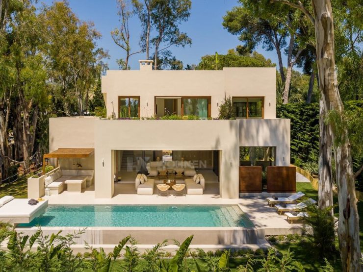New modern villa in Los Monteros beach side – Marbella