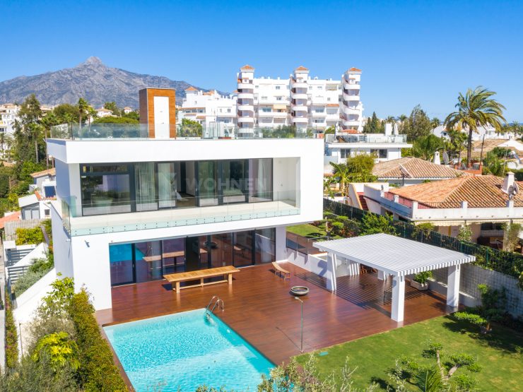 Beeindruckende, neu gebaute Qualitätsvilla in Gehweite zu Puerto Banus Marbella