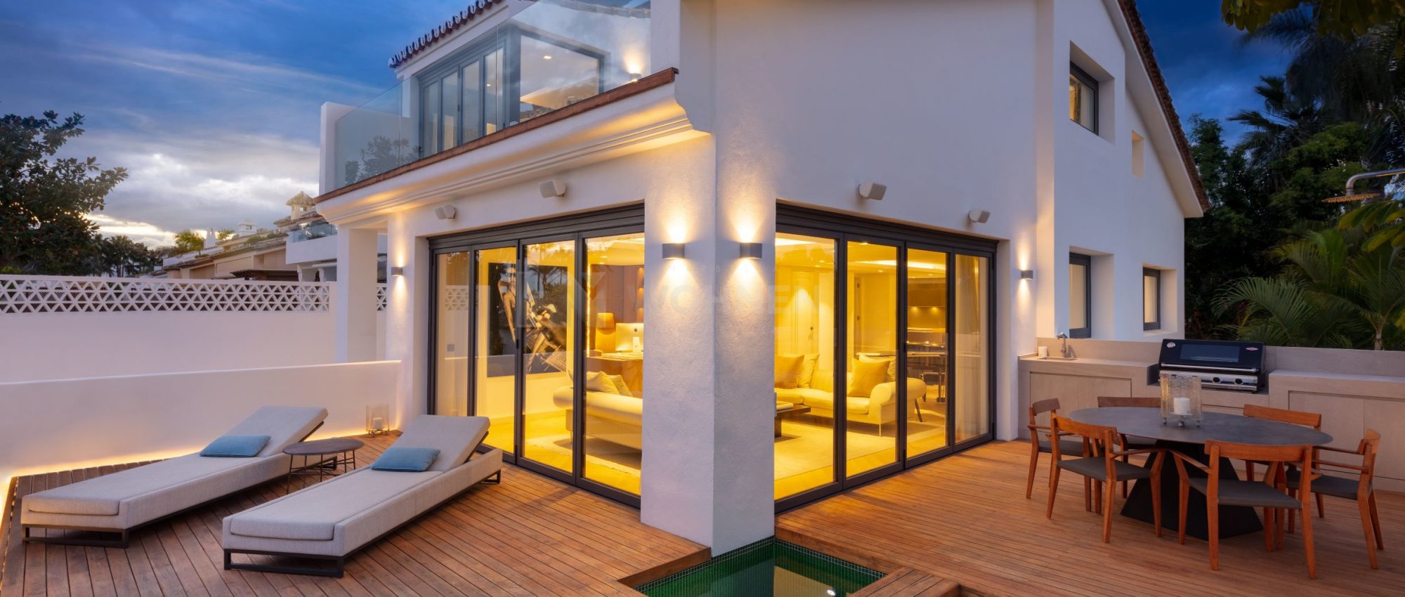 Luxury beachside townhouse in Marbella Golden Mile at Puente Romano