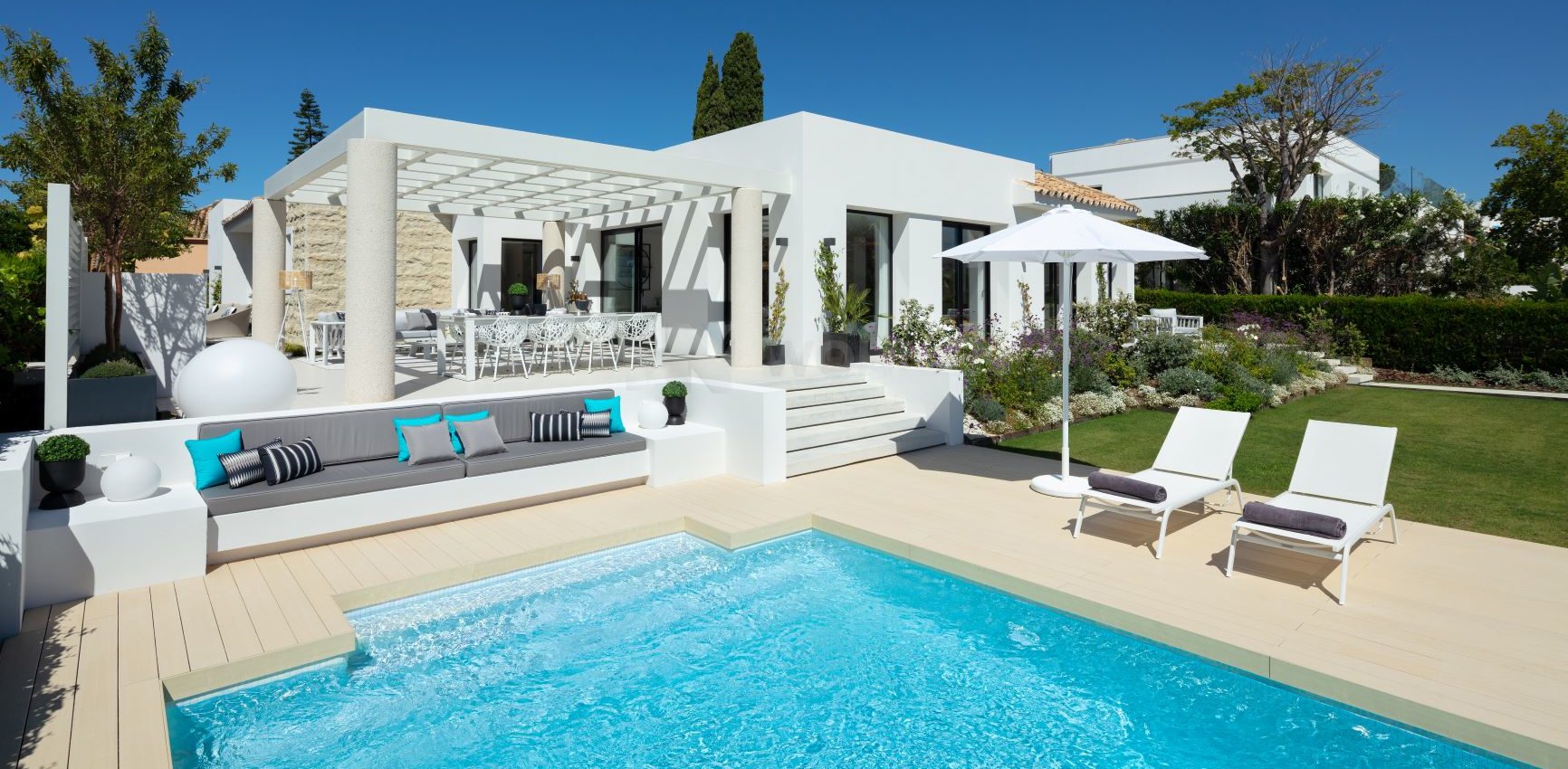 A stylish villa in heart of the Golf valley