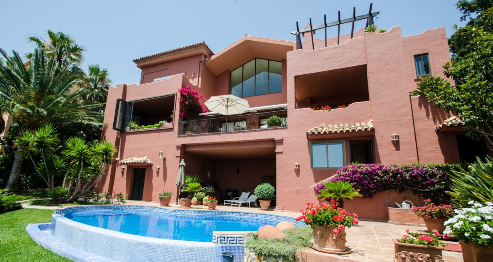 Villa with amazing sea views in La Mairena, Marbella East