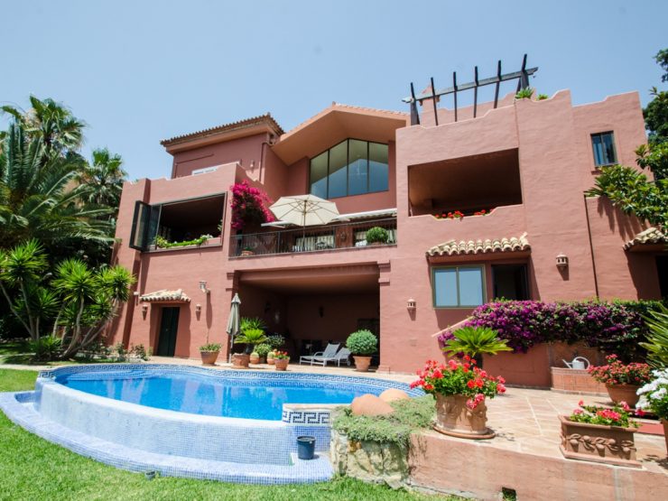 Villa with amazing sea views in La Mairena, Marbella East