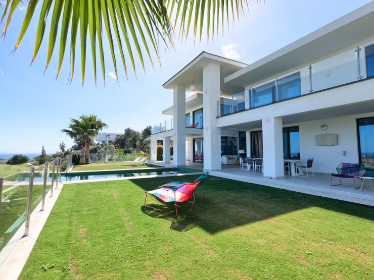 Contemporary modern villa with spectacular sea views