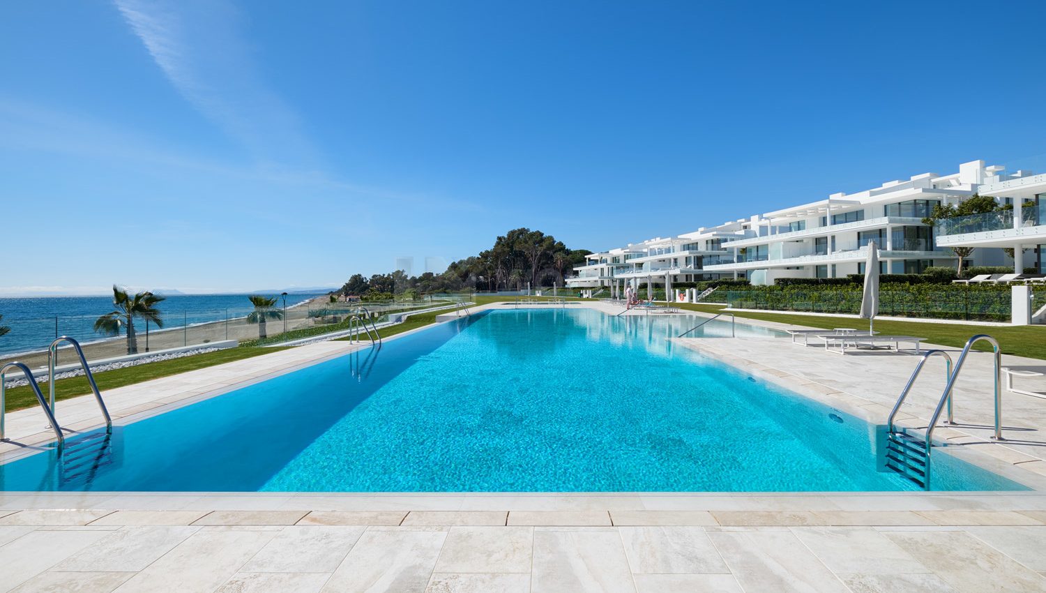 Frontline beach brand new top luxurious apartment with spectacular sea views