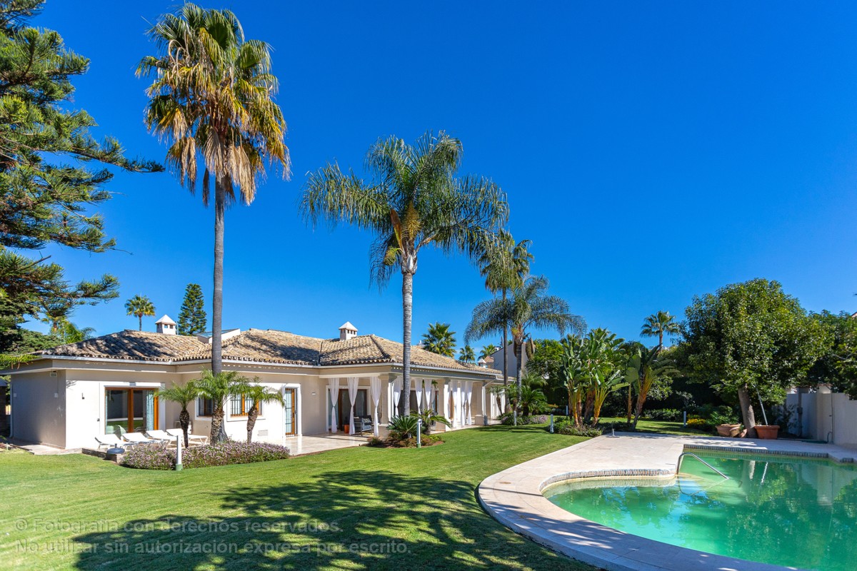 Luxury Villa in Puerto Banús Area – Marbella