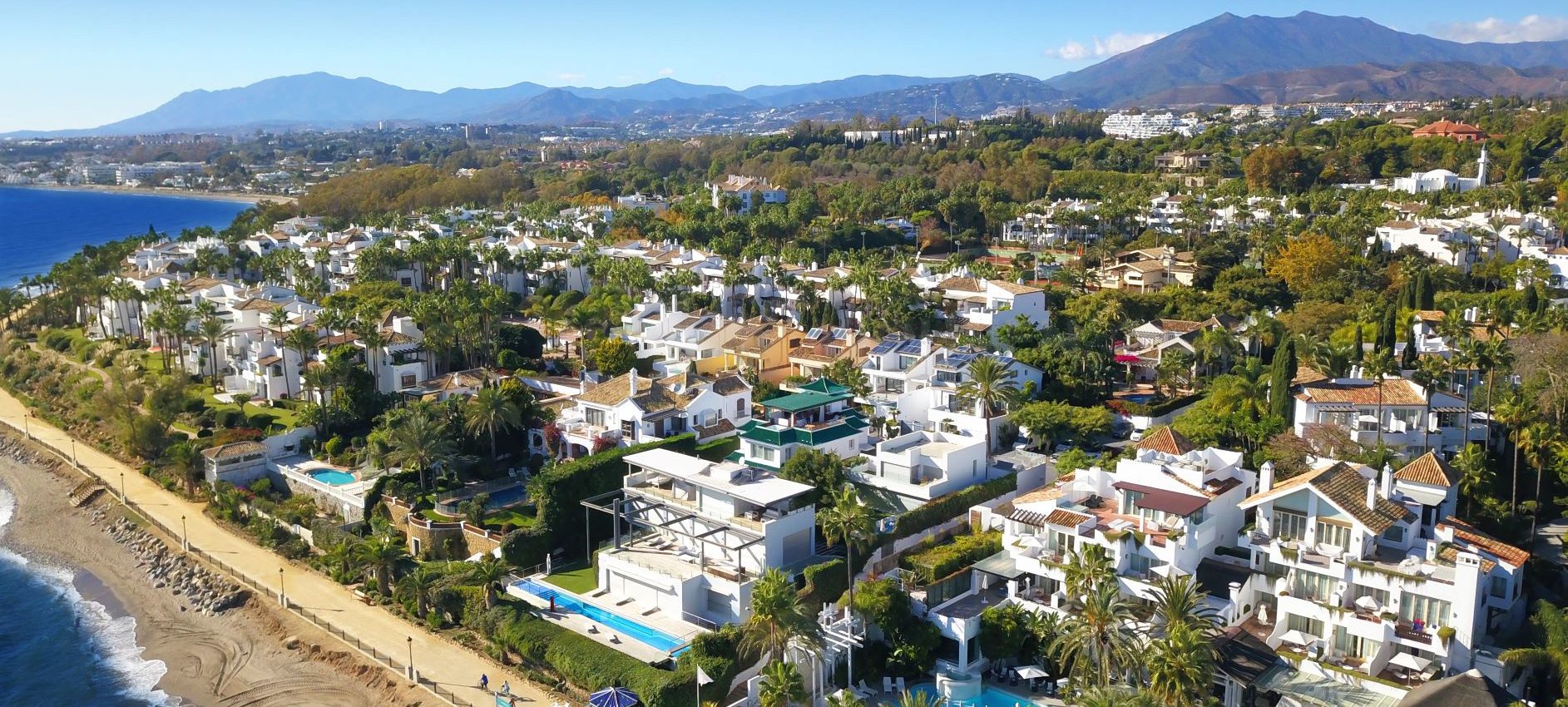 Beach front villa in 2nd line Puente Romano, Golden Mile-Marbella
