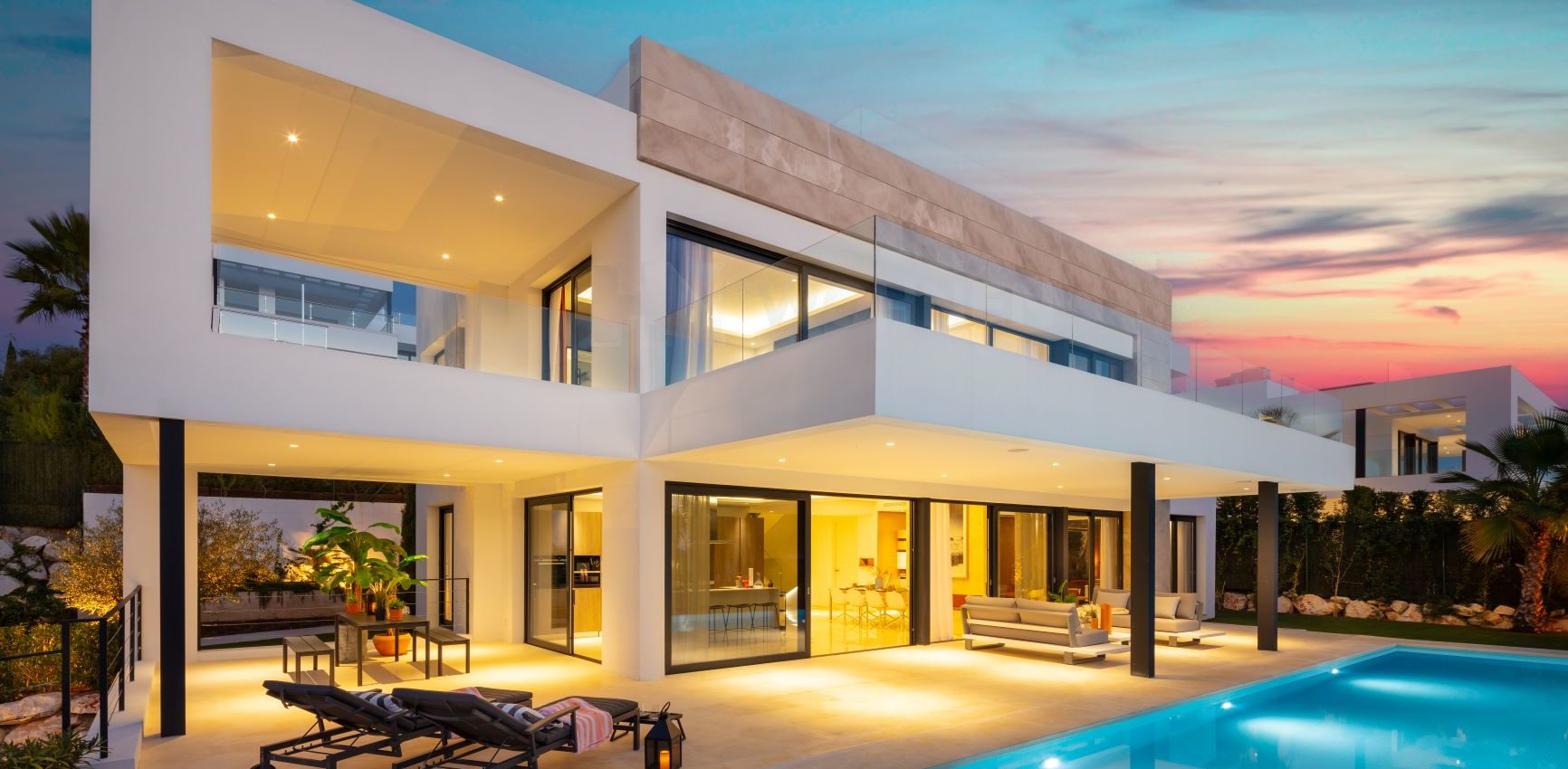 Modern new build villas with views over Nueva Andalucia and the sea