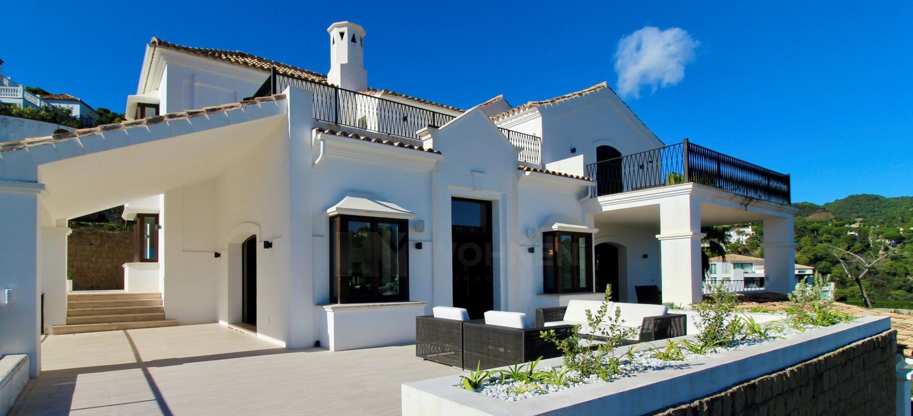 Spectacular luxury villa with beautiful sea and mountain views