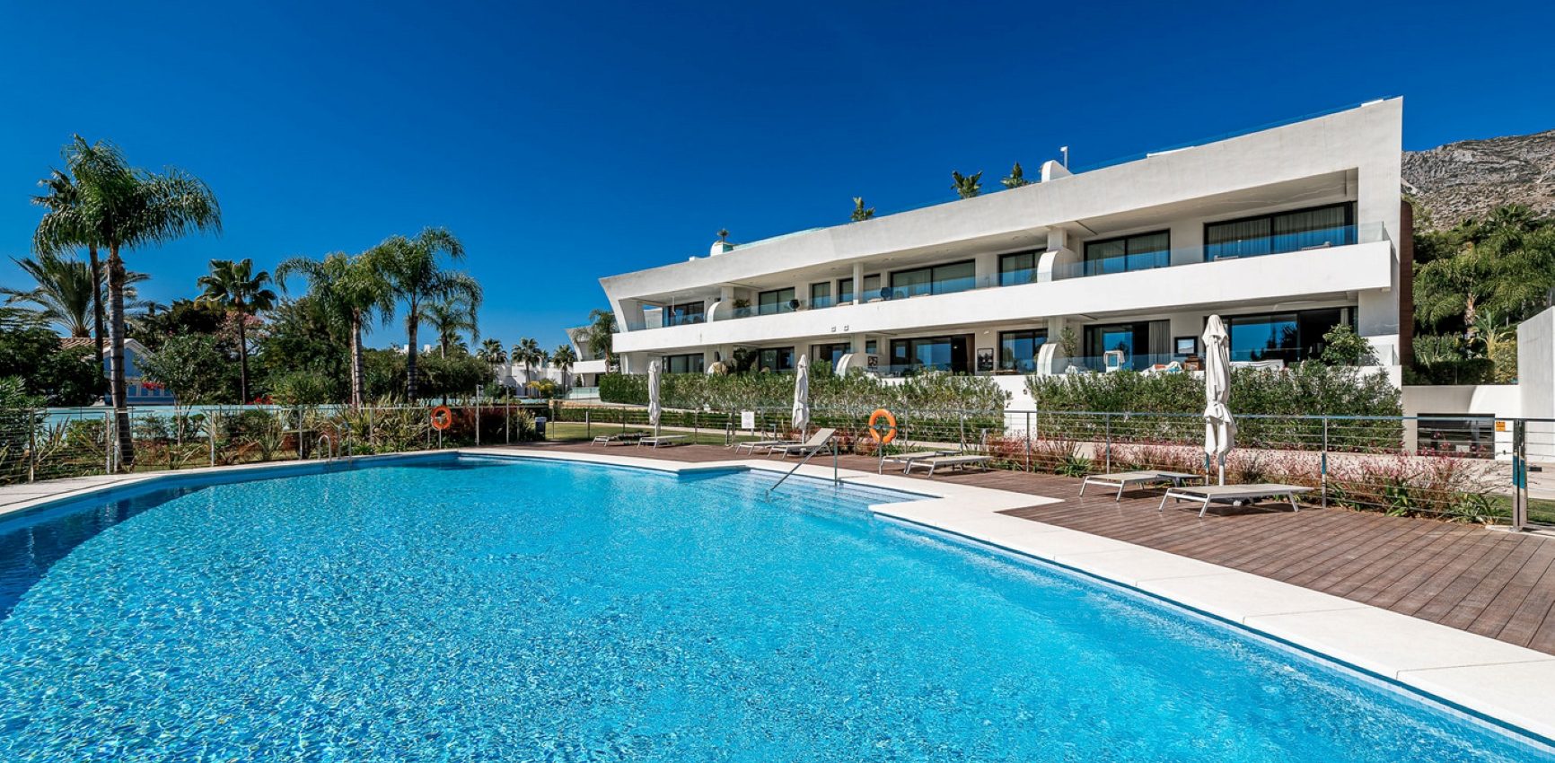 Ein spektakuläres und modern gestaltetes Penthouse mit Blick auf das Mittelmeer
