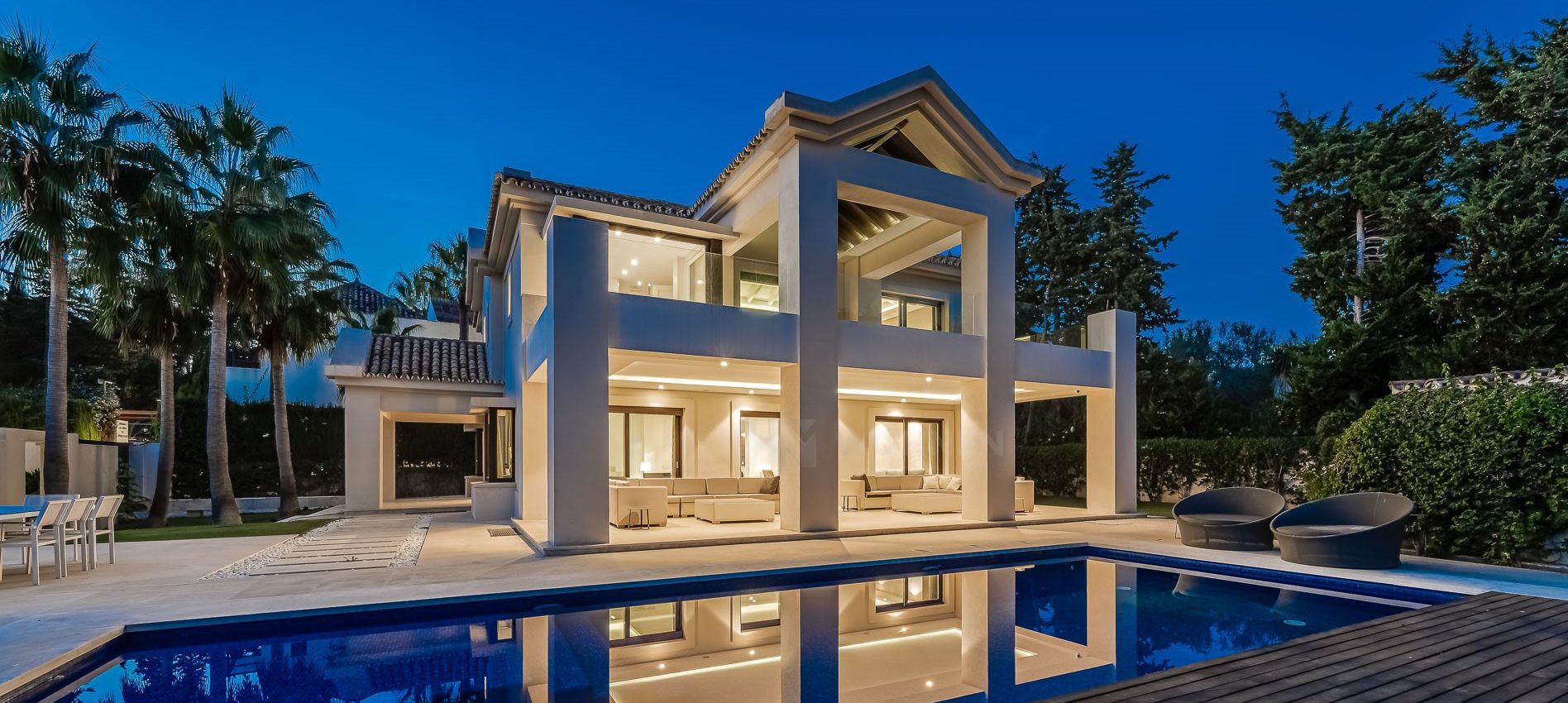 Moderne neue Luxusvilla 100 m vom Strand – Marbella Golden Mile