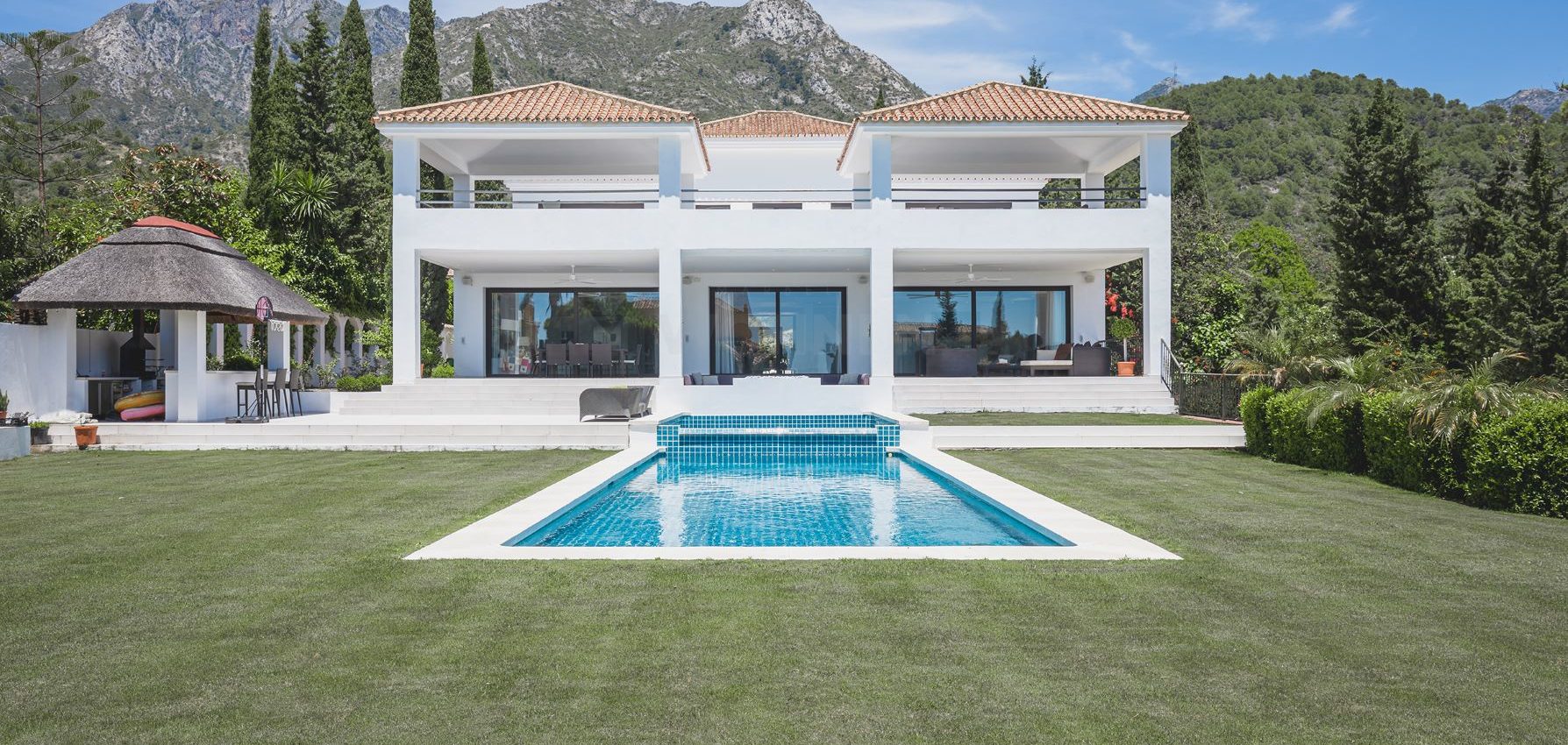Beeindruckende Villa im mediterranen Stil mit Blick über das Mittelmeer