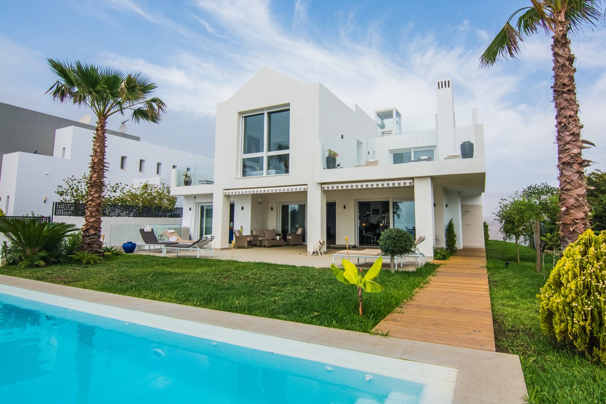 Brand new villa with panoramic sea views in La Mairena – Marbella