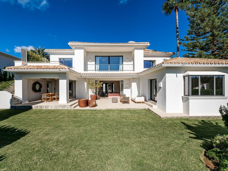 Modern villa with sea views in Los Monteros Marbella