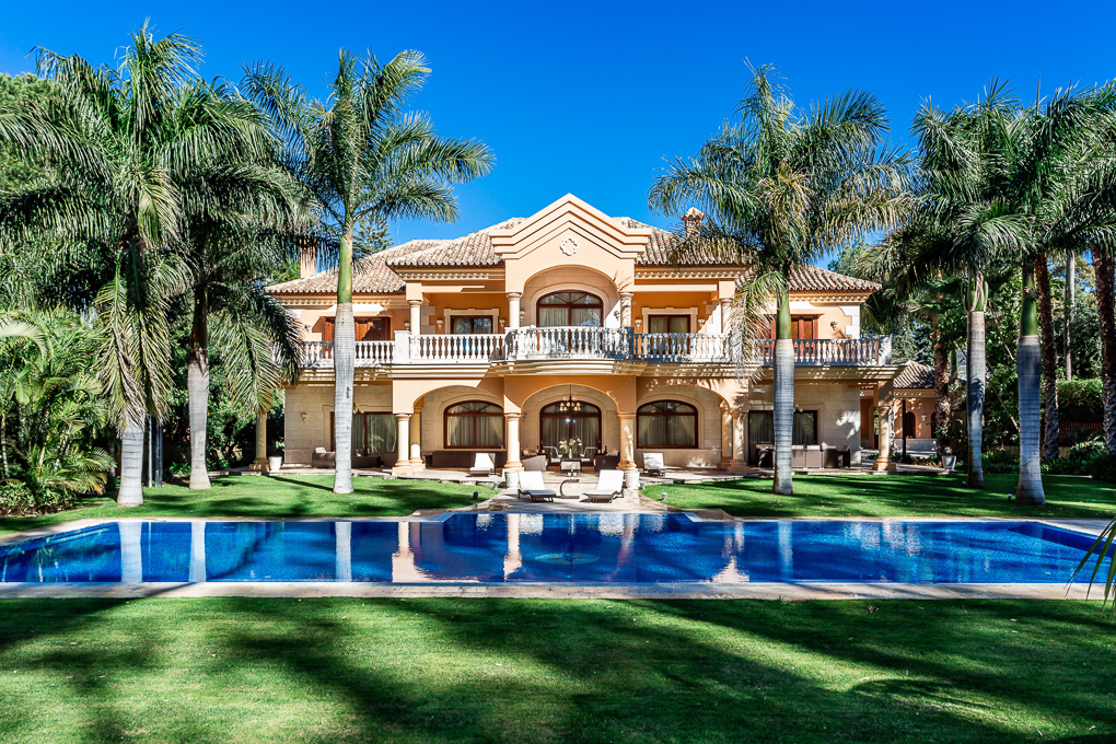 Luxury mansion near the beach in Guadalmina Baja – Marbella