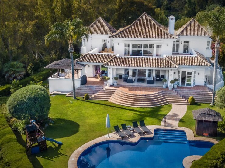 Luxury villa in Nueva Andalucia with fantastic views