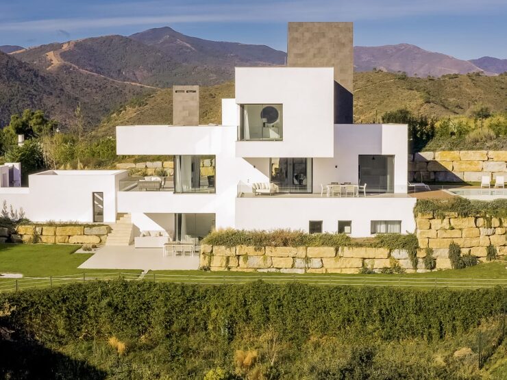 Elegant and modern villa