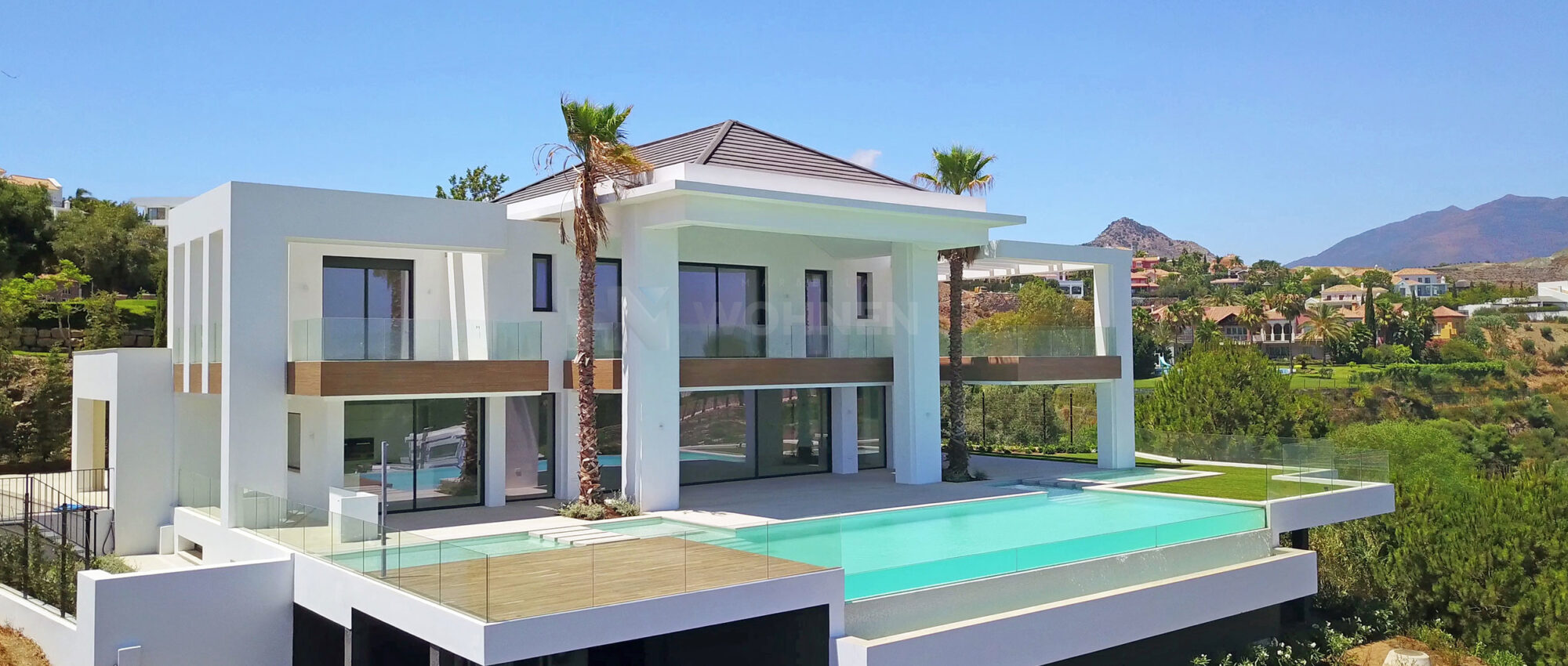 Fantastic contemporary villa with spectacular views of the sea and golf