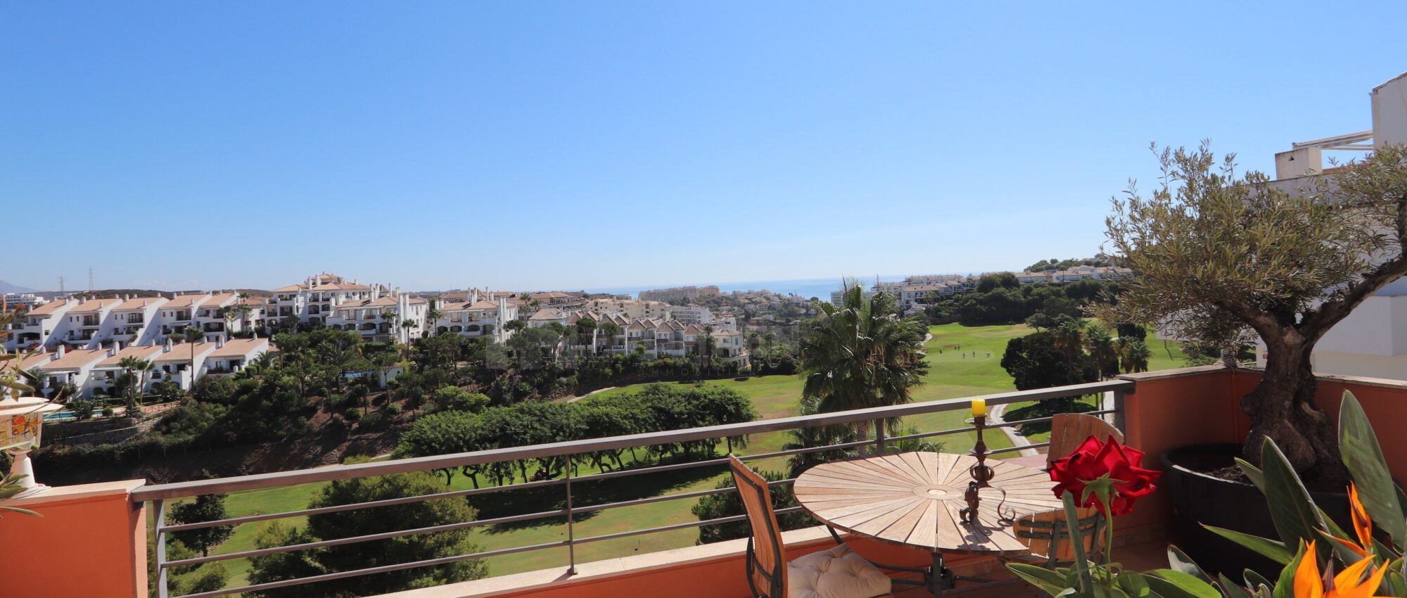 Beautiful duplex penthouse in frontline golf with panoramic views of the Golf and the sea