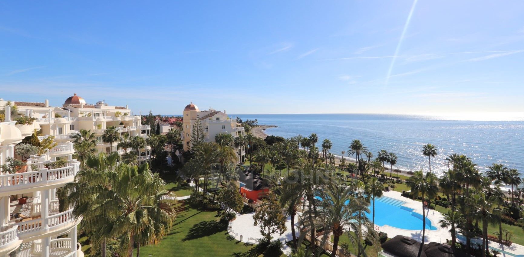 Fantastic luxury apartment on the seafront with beautiful sea views